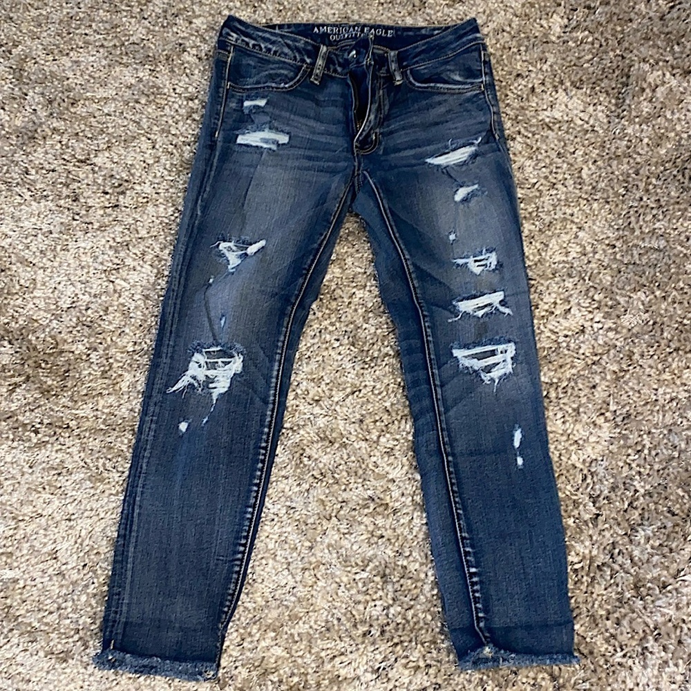 American Eagle 🦅 Blue Ripped Women’s Jeans 👖 size 6